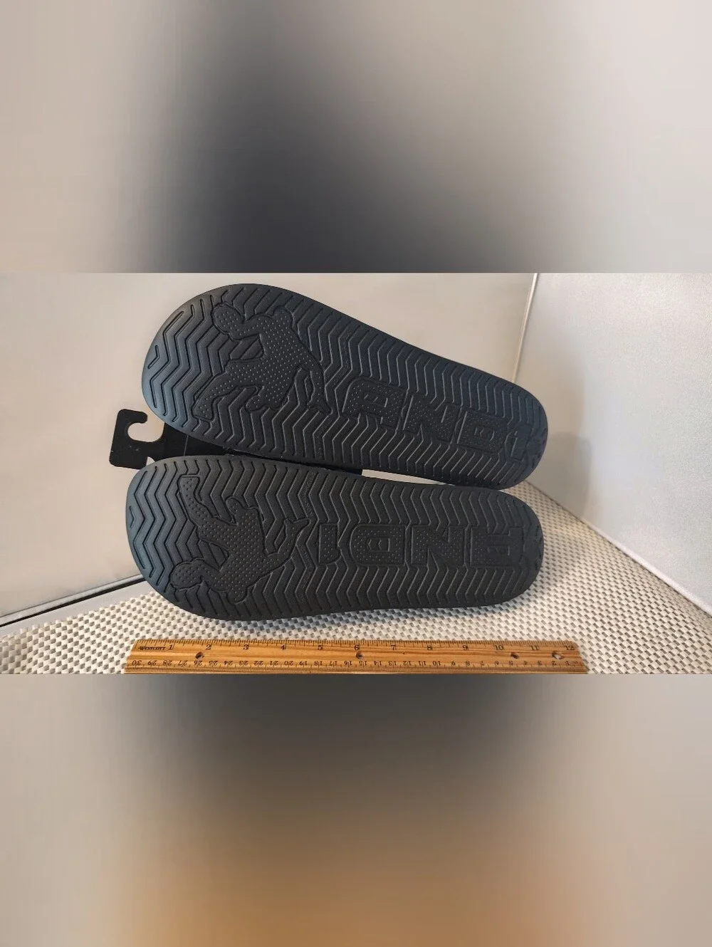 AND1 Men's Size 12 Slippers, Slip Ons, Sandals, Shoes NWT Lenticular Logo